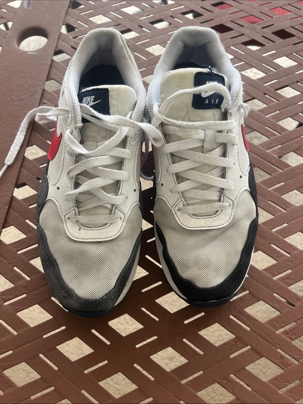 Nike Men’s White Black Red Low-Top Sneakers